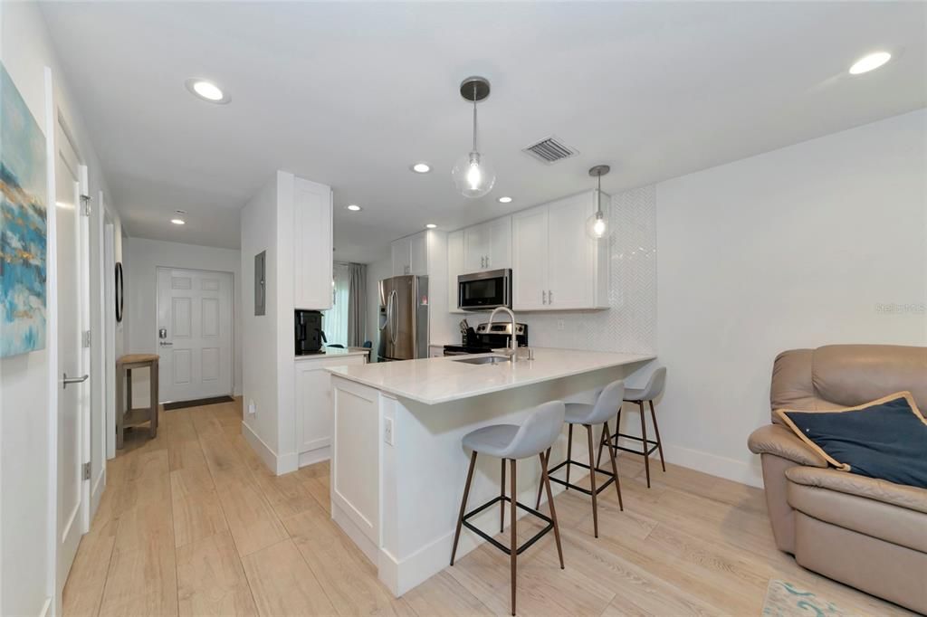 For Sale: $419,900 (2 beds, 1 baths, 1042 Square Feet)
