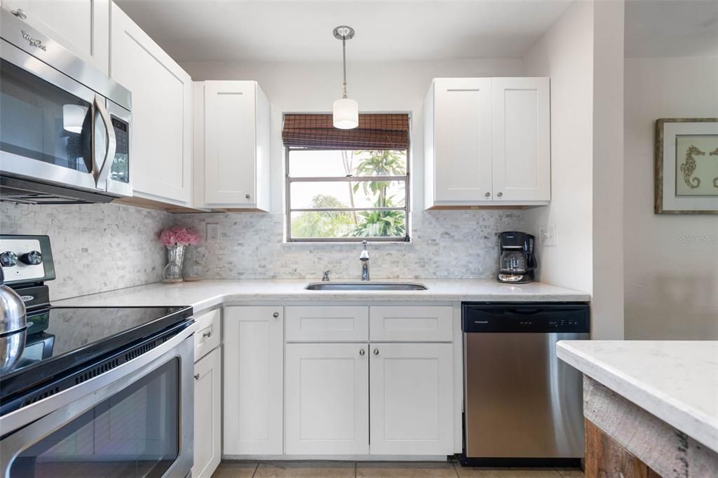For Sale: $720,000 (2 beds, 1 baths, 1260 Square Feet)