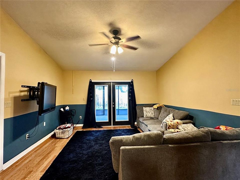 For Sale: $269,900 (3 beds, 2 baths, 1527 Square Feet)