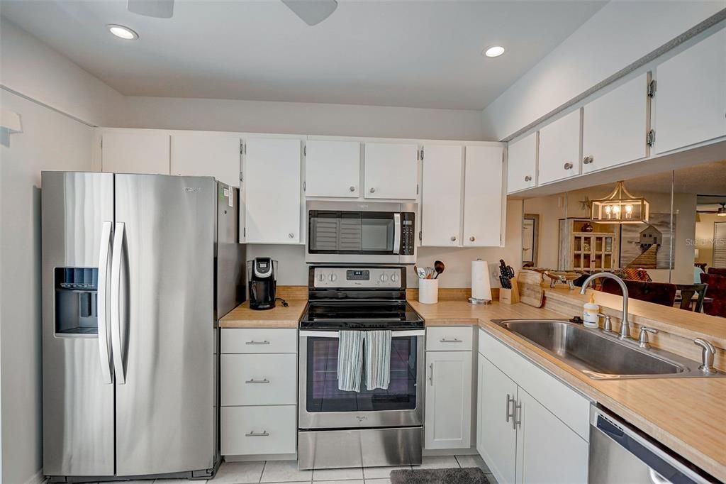 For Sale: $325,000 (2 beds, 2 baths, 1175 Square Feet)