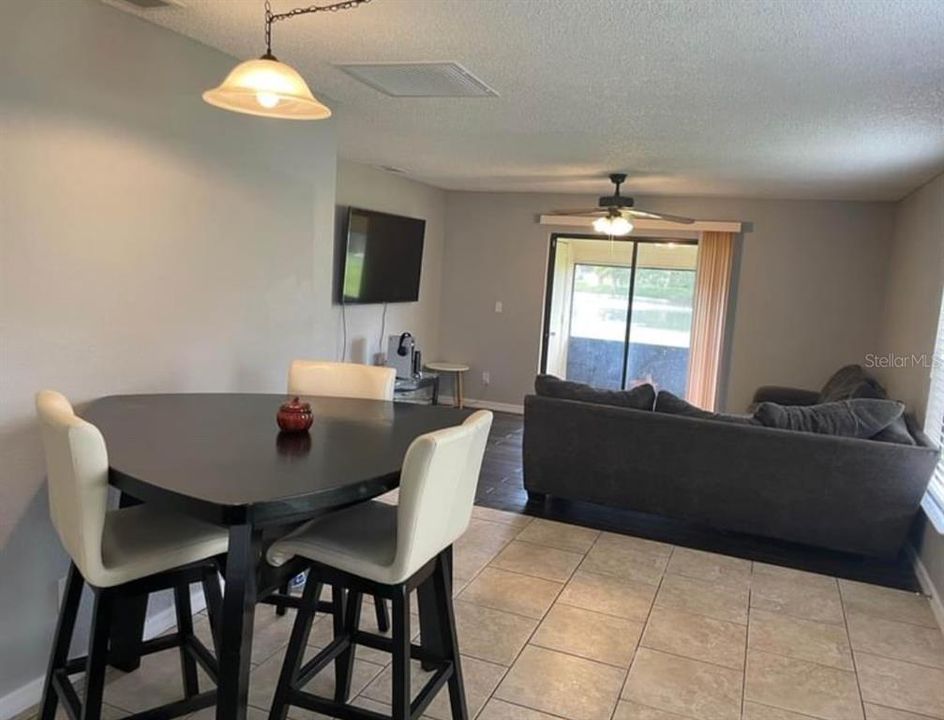 For Rent: $1,900 (2 beds, 2 baths, 915 Square Feet)