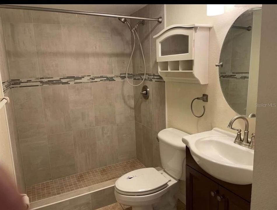 For Rent: $1,900 (2 beds, 2 baths, 915 Square Feet)