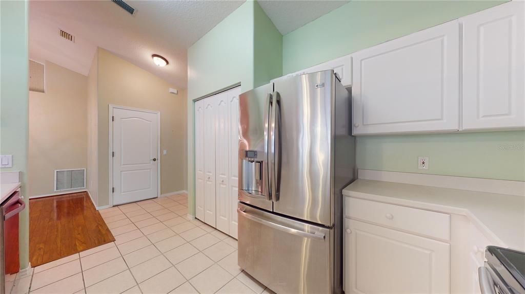 For Sale: $299,000 (3 beds, 2 baths, 1369 Square Feet)