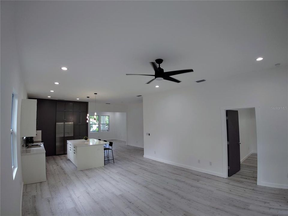 For Sale: $549,900 (4 beds, 2 baths, 1628 Square Feet)
