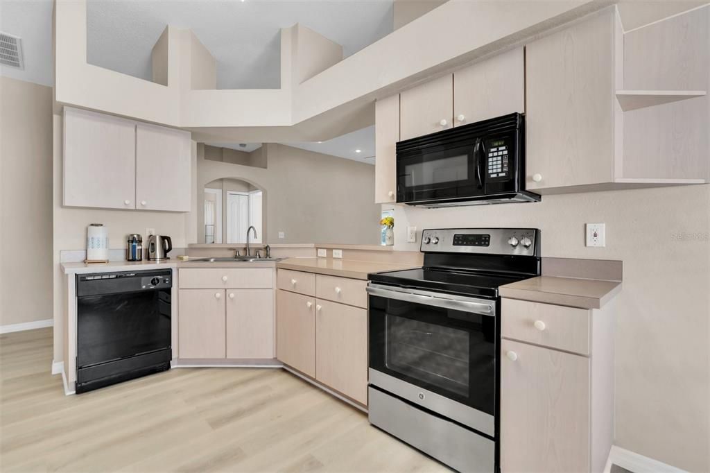 Active With Contract: $500,000 (4 beds, 2 baths, 1887 Square Feet)