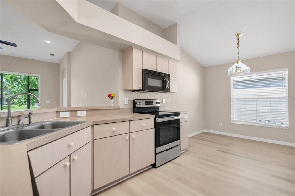 Active With Contract: $500,000 (4 beds, 2 baths, 1887 Square Feet)