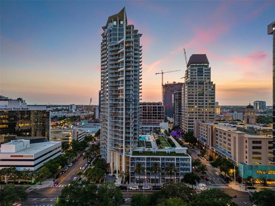 For Sale: $1,099,000 (2 beds, 2 baths, 1465 Square Feet)