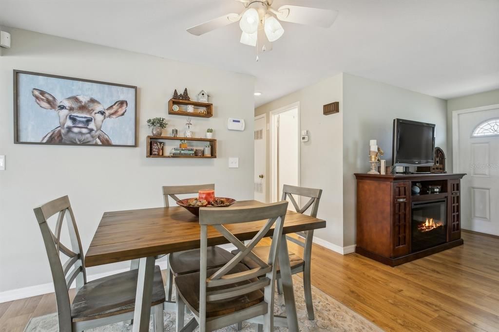 Active With Contract: $254,000 (2 beds, 2 baths, 918 Square Feet)