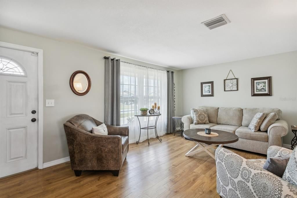 Active With Contract: $254,000 (2 beds, 2 baths, 918 Square Feet)