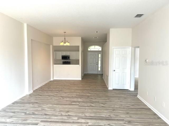 For Sale: $319,000 (4 beds, 2 baths, 1684 Square Feet)