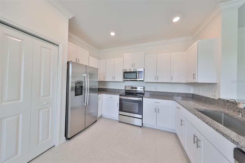 For Rent: $1,900 (2 beds, 2 baths, 1541 Square Feet)