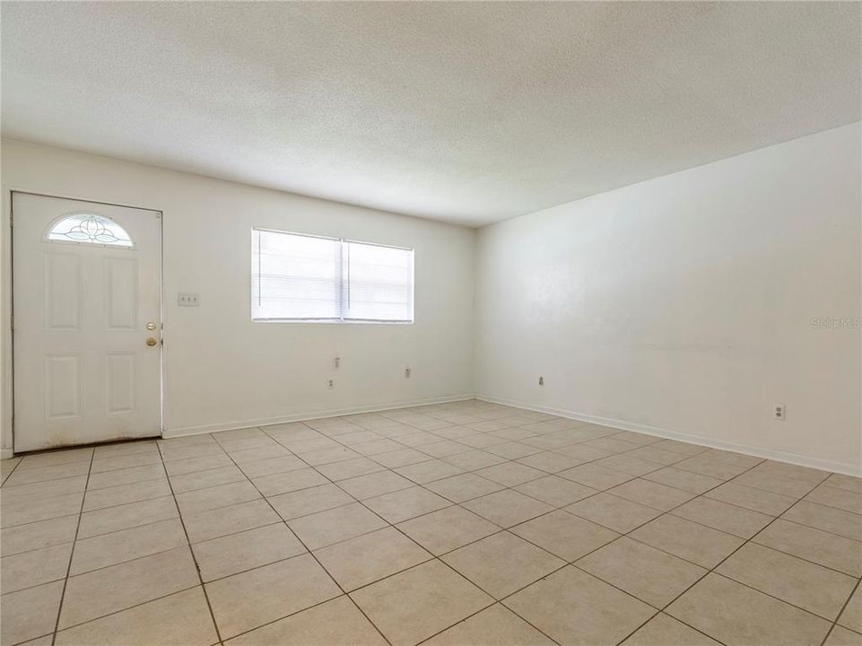 For Rent: $1,700 (3 beds, 2 baths, 1148 Square Feet)