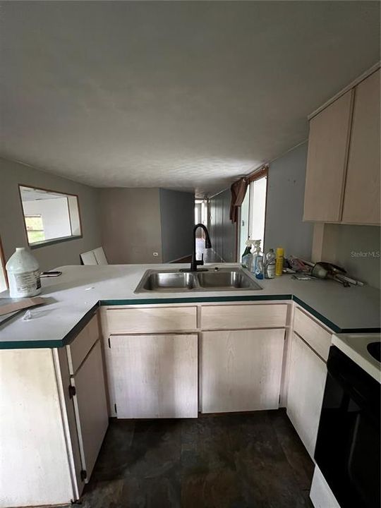 For Sale: $129,000 (2 beds, 1 baths, 552 Square Feet)