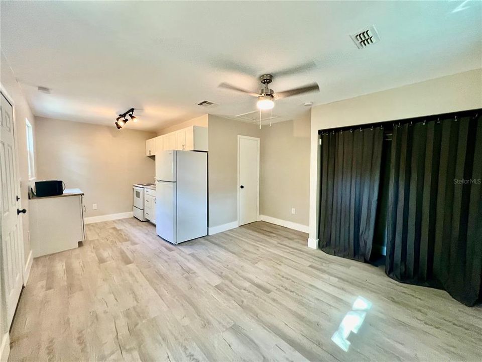 For Rent: $1,000 (1 beds, 1 baths, 344 Square Feet)