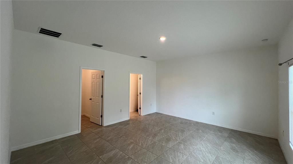 For Rent: $2,150 (4 beds, 2 baths, 1710 Square Feet)