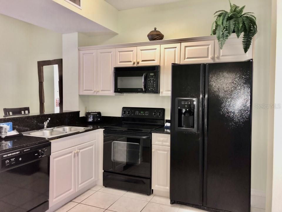 Active With Contract: $279,900 (1 beds, 1 baths, 815 Square Feet)