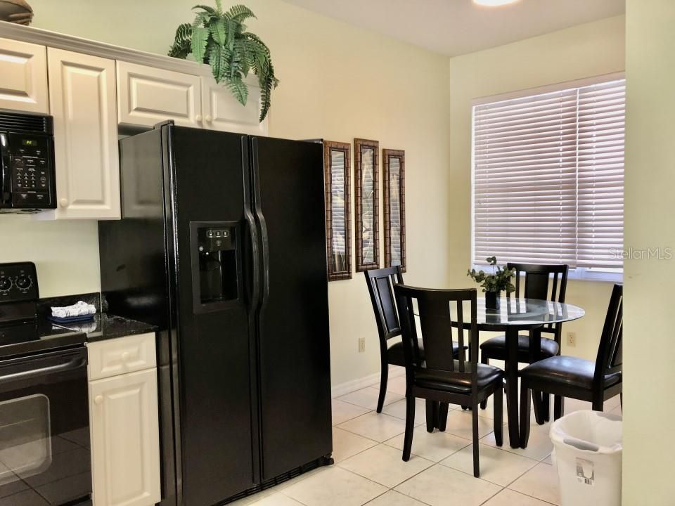 Active With Contract: $279,900 (1 beds, 1 baths, 815 Square Feet)