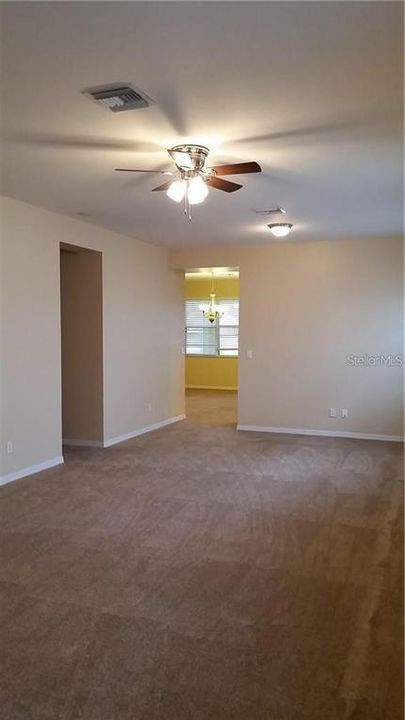 For Rent: $2,100 (4 beds, 2 baths, 1950 Square Feet)