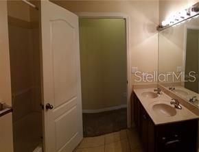 For Rent: $2,100 (4 beds, 2 baths, 1950 Square Feet)