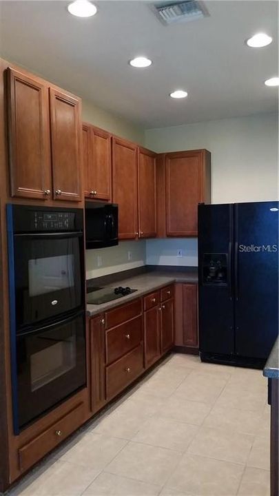 For Rent: $2,100 (4 beds, 2 baths, 1950 Square Feet)