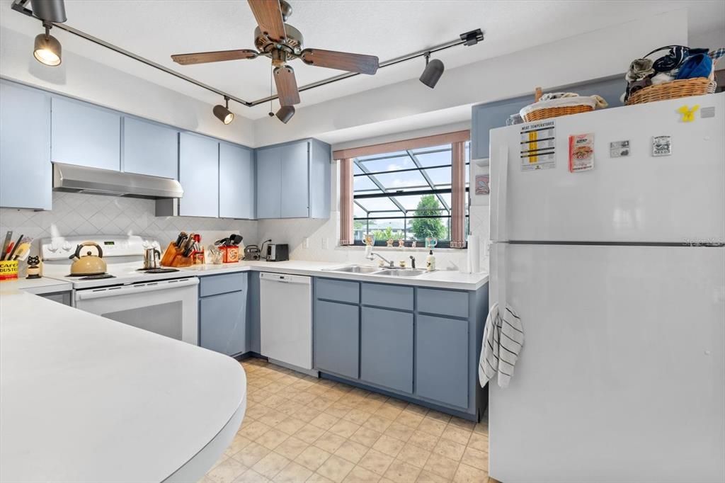 Active With Contract: $609,900 (4 beds, 2 baths, 3134 Square Feet)