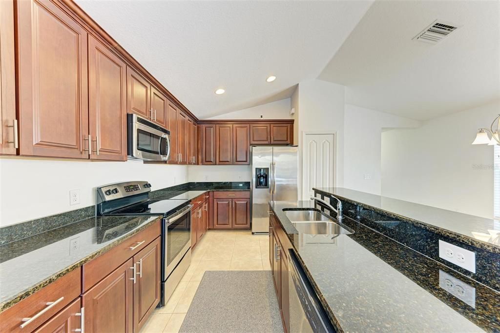 For Sale: $349,500 (2 beds, 2 baths, 1255 Square Feet)