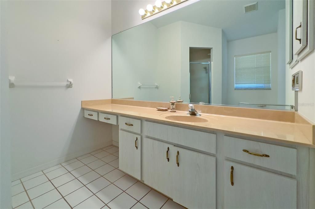 For Sale: $299,000 (2 beds, 2 baths, 1486 Square Feet)