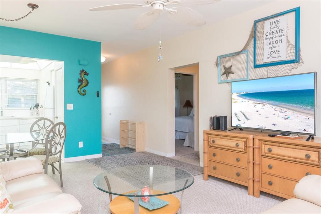 Active With Contract: $379,000 (2 beds, 1 baths, 830 Square Feet)
