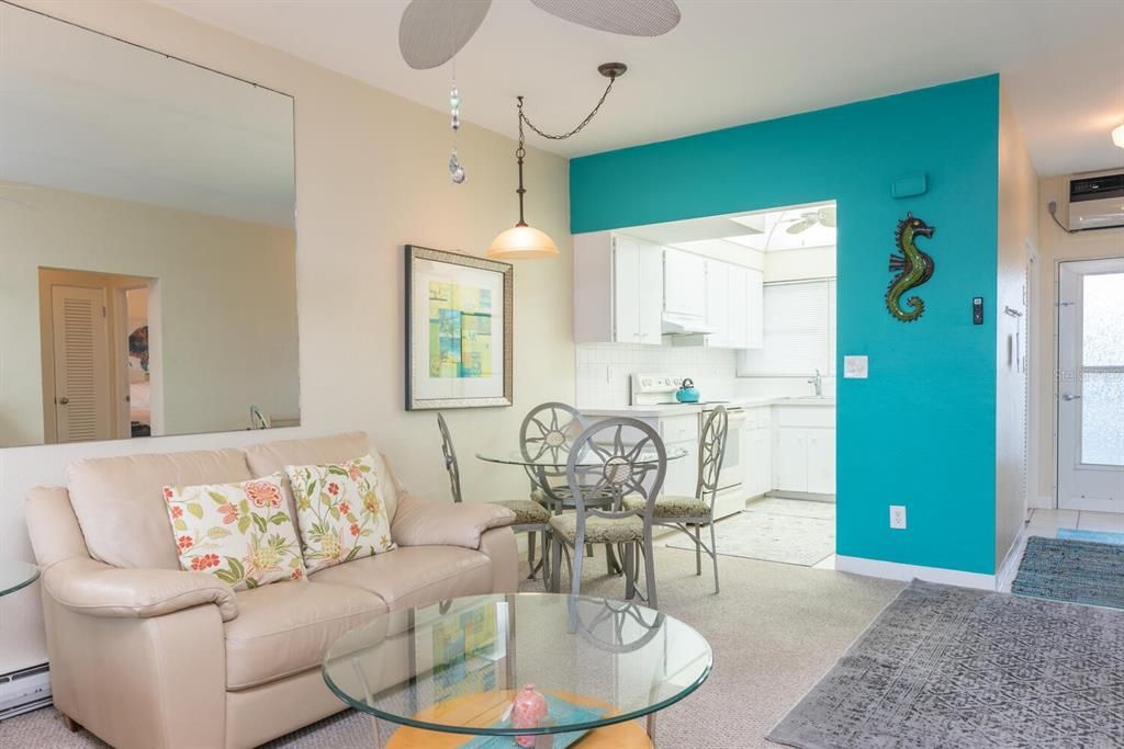 Active With Contract: $379,000 (2 beds, 1 baths, 830 Square Feet)