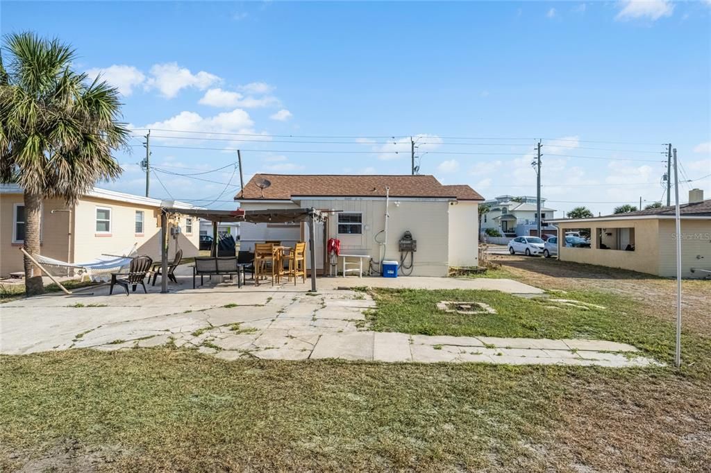 For Sale: $338,000 (2 beds, 2 baths, 995 Square Feet)