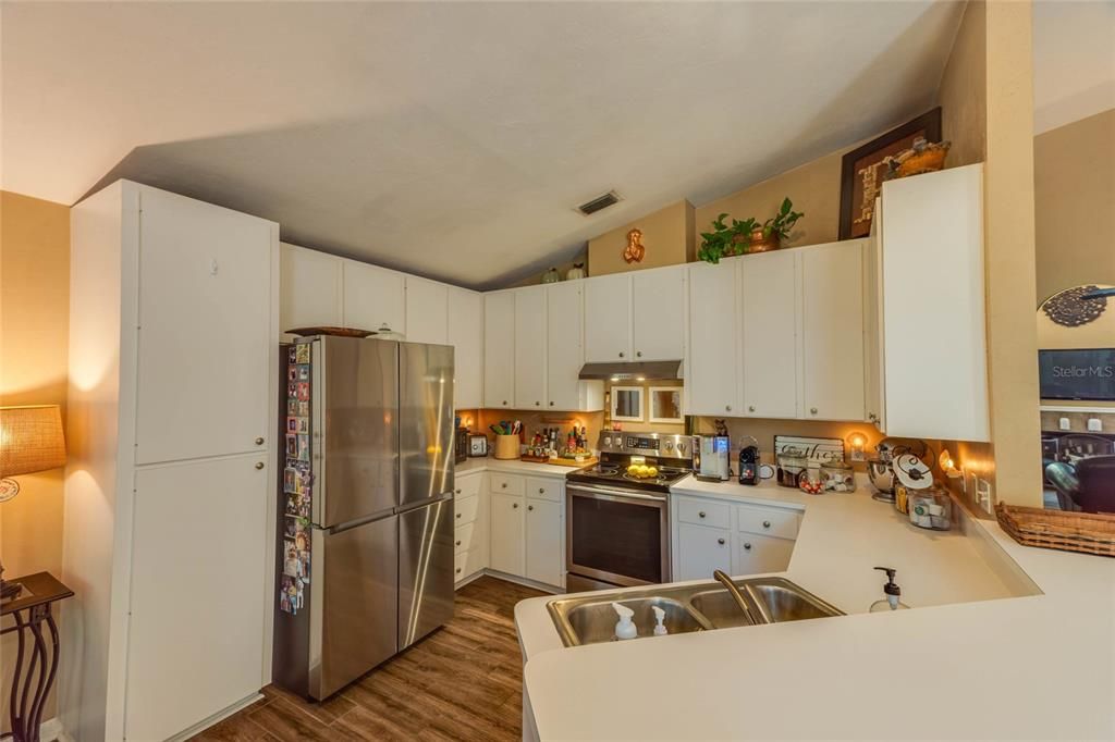 Active With Contract: $386,000 (3 beds, 2 baths, 1585 Square Feet)