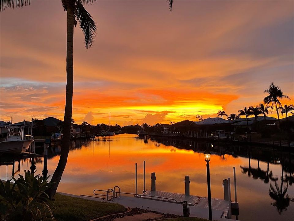 Active With Contract: $875,000 (3 beds, 2 baths, 1946 Square Feet)