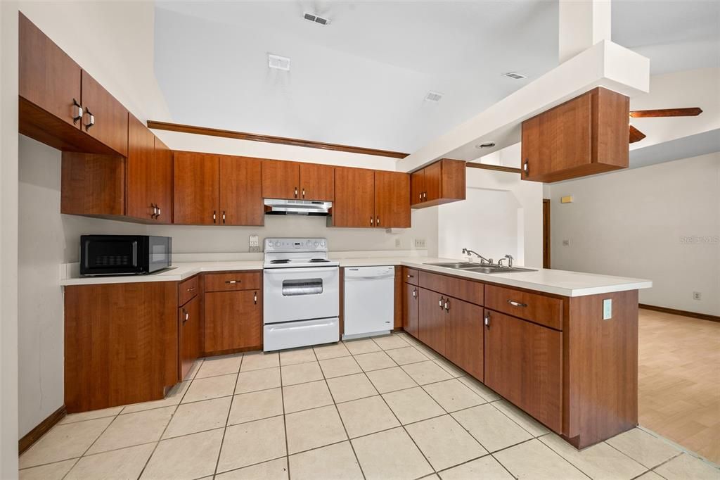 For Sale: $329,000 (3 beds, 2 baths, 1797 Square Feet)