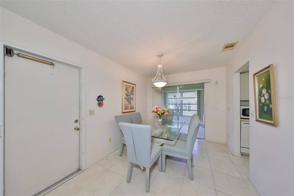 For Sale: $149,000 (2 beds, 2 baths, 984 Square Feet)
