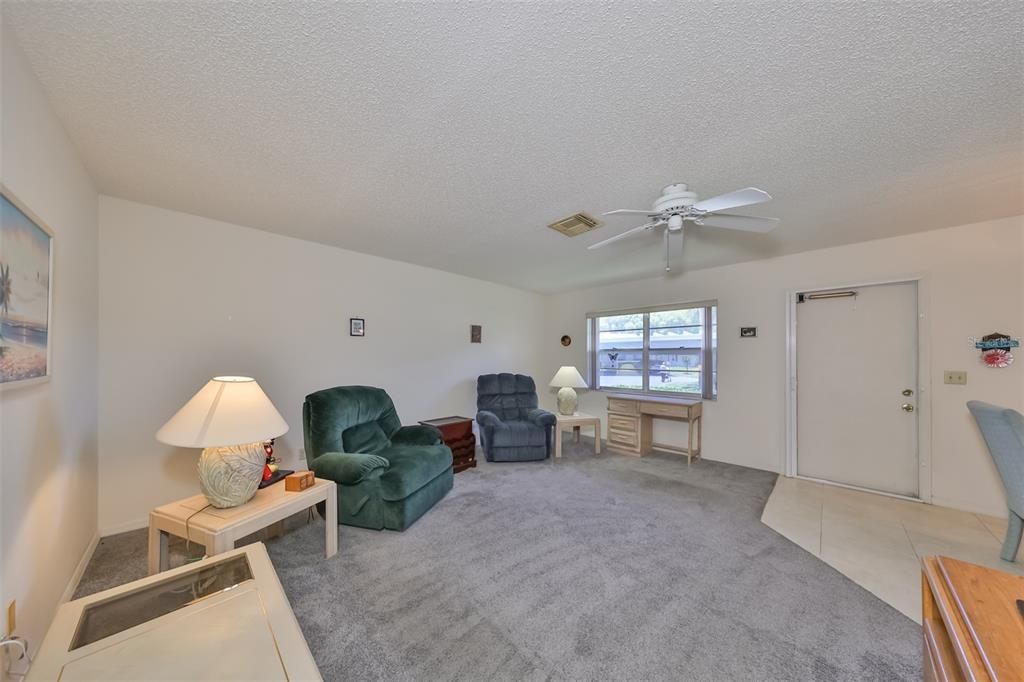 For Sale: $149,000 (2 beds, 2 baths, 984 Square Feet)