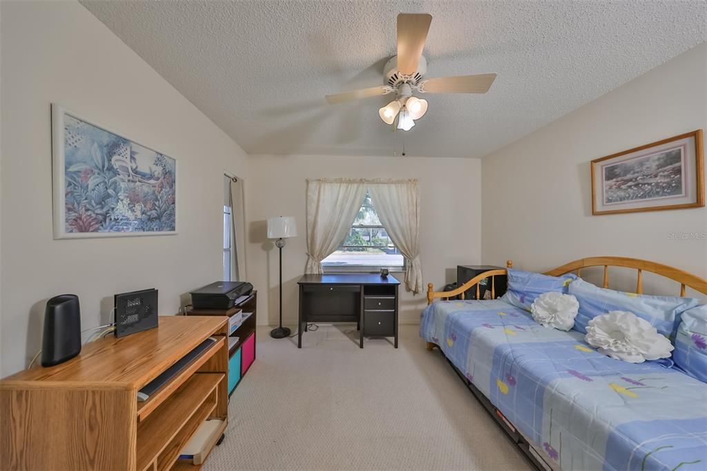 For Sale: $149,000 (2 beds, 2 baths, 984 Square Feet)