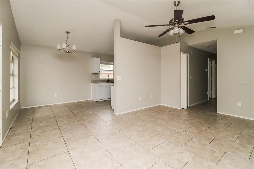 For Rent: $1,945 (3 beds, 2 baths, 1360 Square Feet)