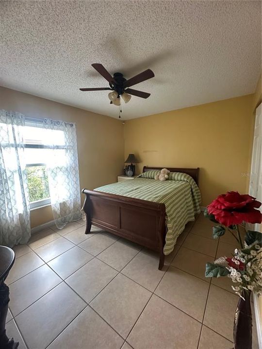Recently Sold: $275,000 (3 beds, 2 baths, 1377 Square Feet)