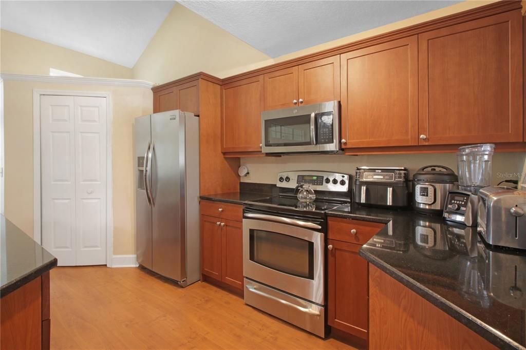 For Sale: $340,500 (2 beds, 2 baths, 1384 Square Feet)