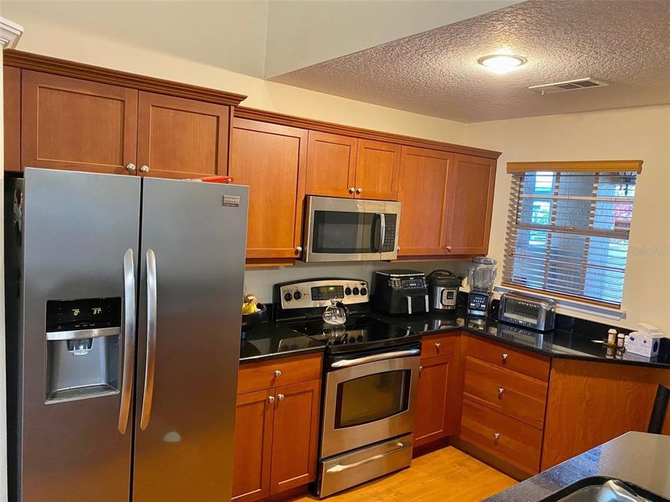 For Sale: $340,500 (2 beds, 2 baths, 1384 Square Feet)