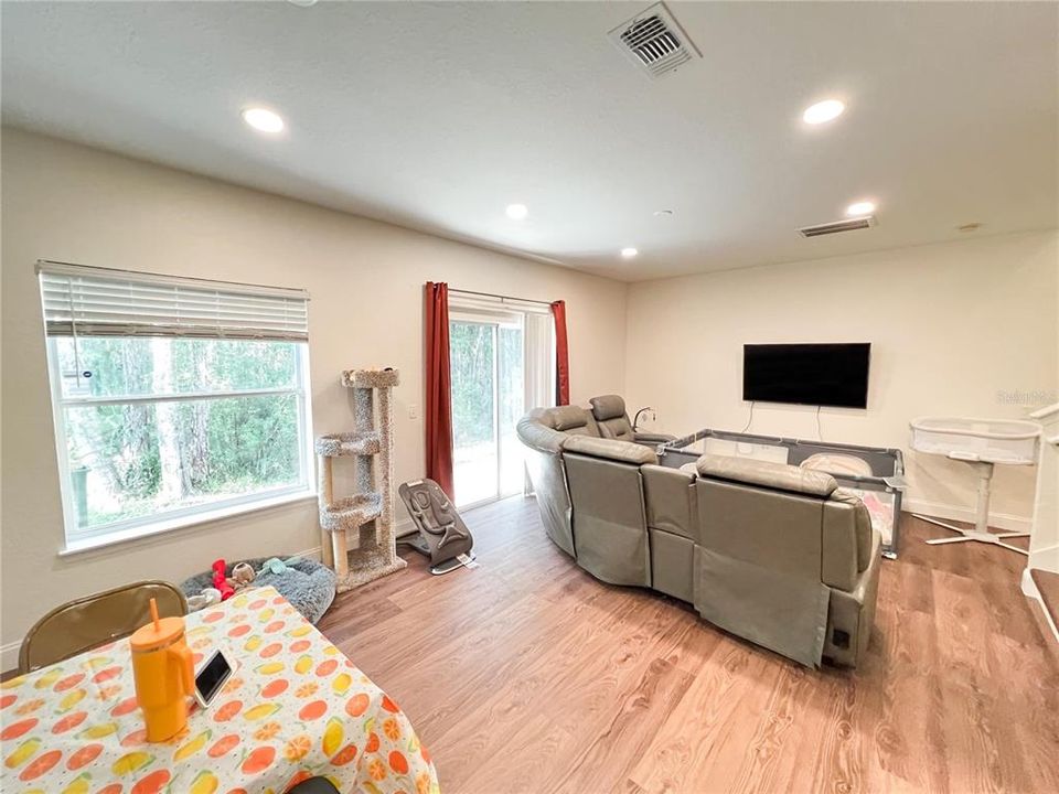 For Sale: $320,000 (2 beds, 2 baths, 1526 Square Feet)