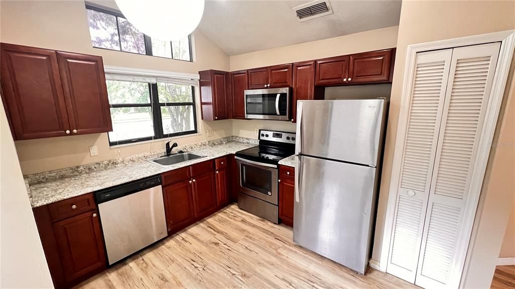 For Rent: $2,279 (3 beds, 2 baths, 1219 Square Feet)