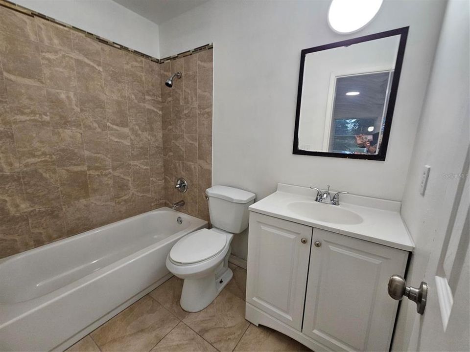 待售: $215,000 (2 贝兹, 2 浴室, 905 平方英尺)