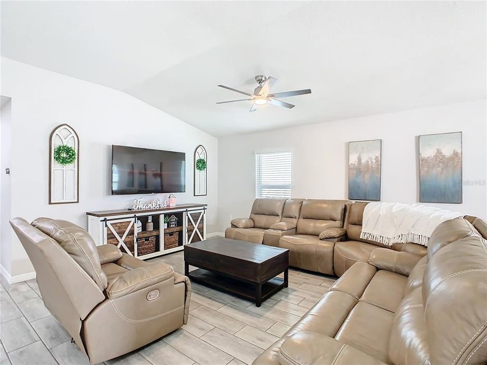 For Sale: $435,000 (4 beds, 2 baths, 2025 Square Feet)