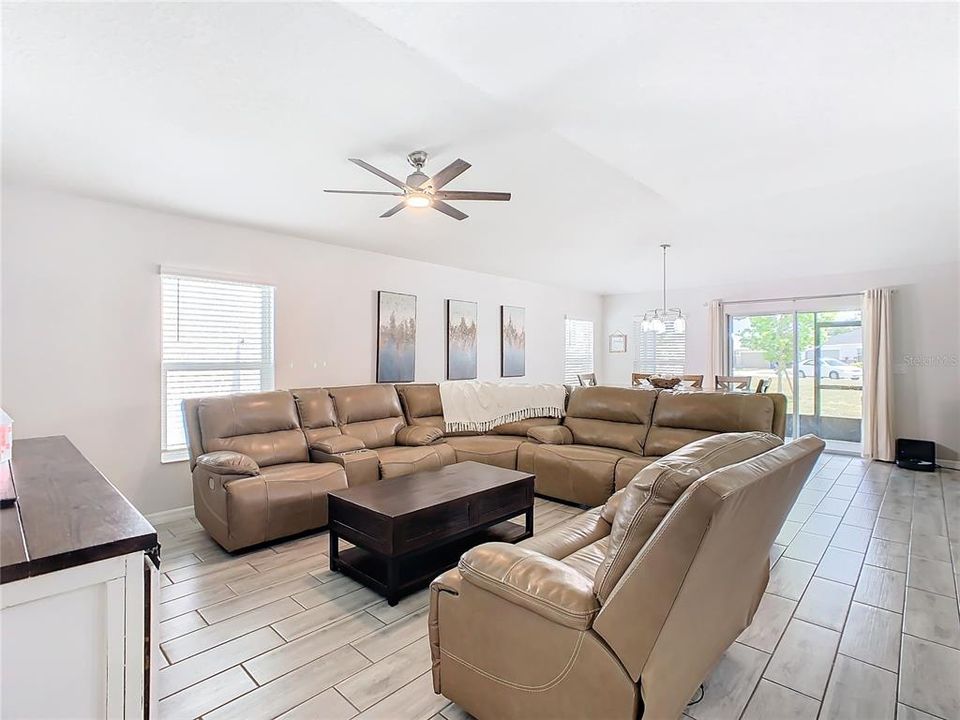 For Sale: $435,000 (4 beds, 2 baths, 2025 Square Feet)