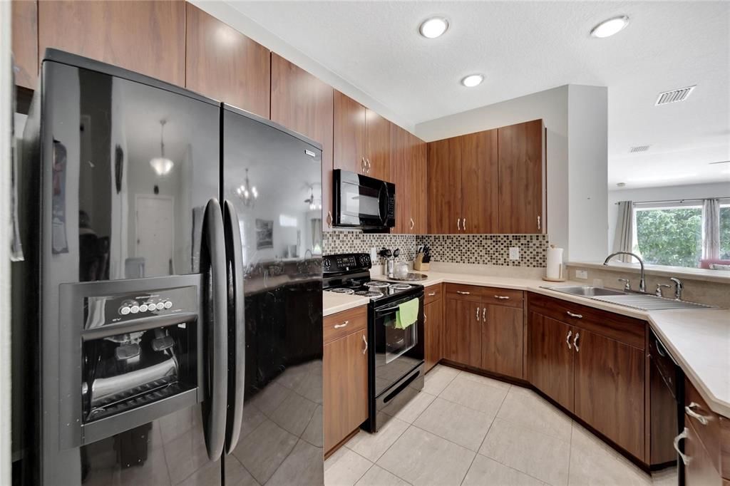 For Sale: $299,000 (2 beds, 2 baths, 1138 Square Feet)