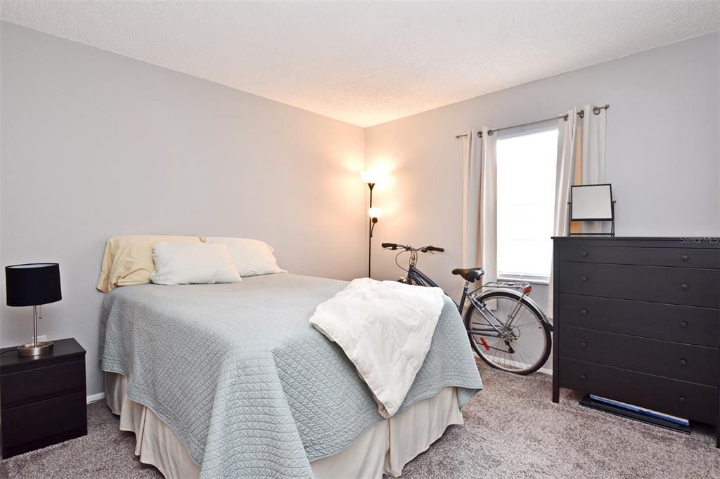 Active With Contract: $180,000 (1 beds, 1 baths, 674 Square Feet)