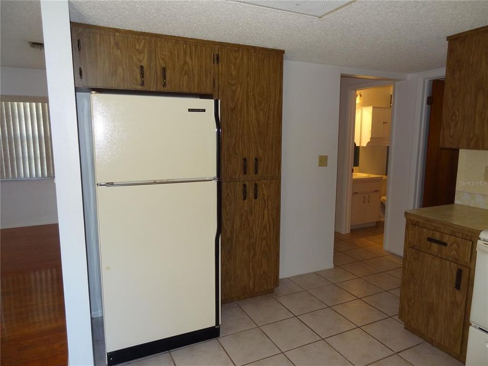 For Sale: $229,900 (2 beds, 2 baths, 987 Square Feet)