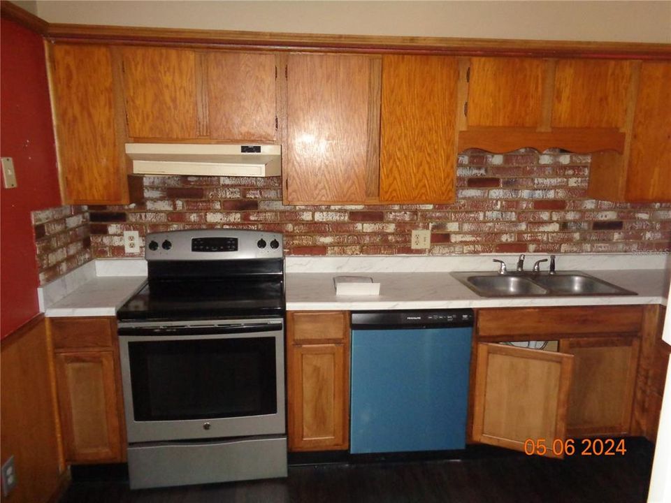 For Rent: $1,845 (3 beds, 2 baths, 1300 Square Feet)