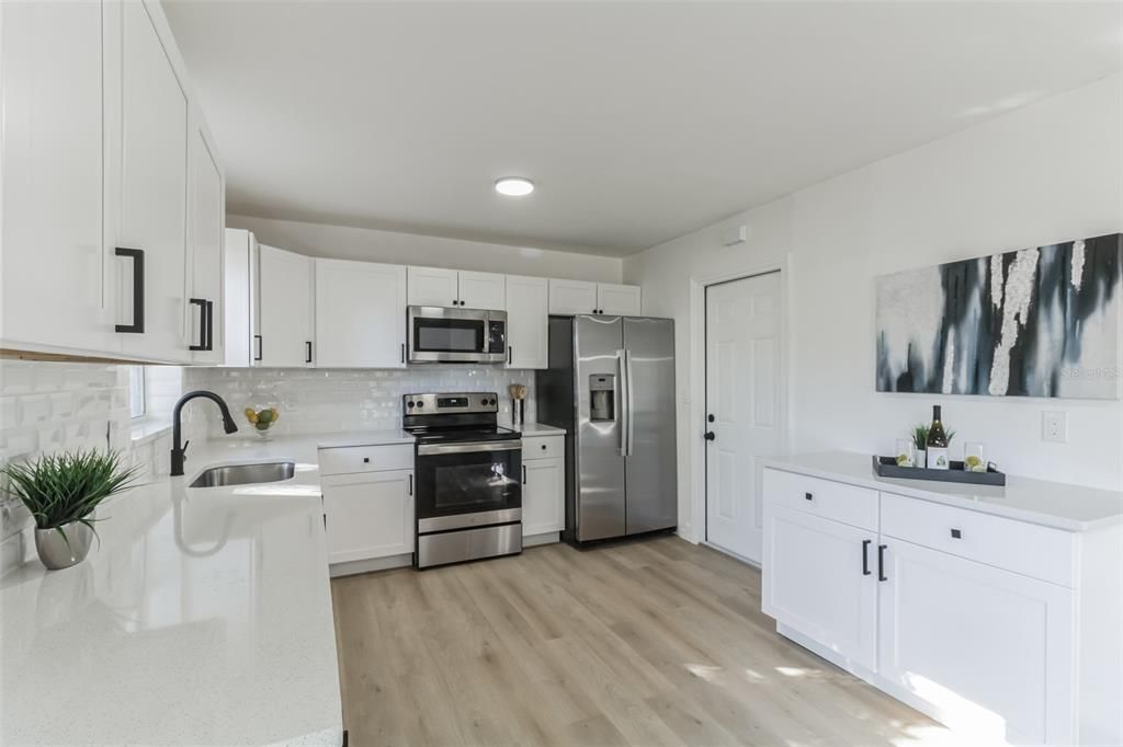 Active With Contract: $279,990 (3 beds, 2 baths, 1288 Square Feet)